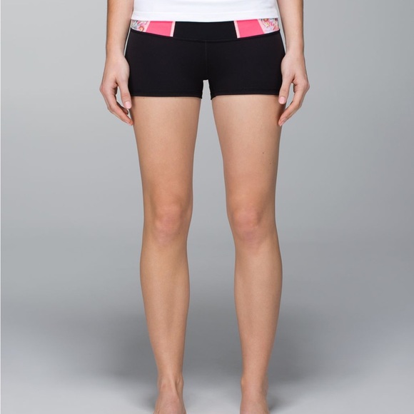 Lululemon Sz 4 Boogie Short Full-On Luon Black / Su14 Quilt 14 Floral Reversible - Picture 3 of 13